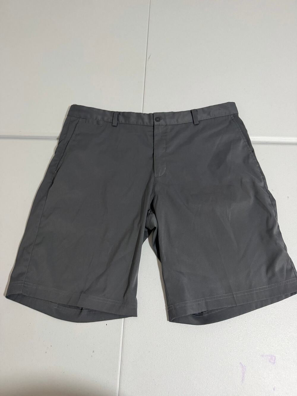 Nike Golf Shorts Men’s Size 38 Gray Flat Front Performance Golf Shorts Dri Fit